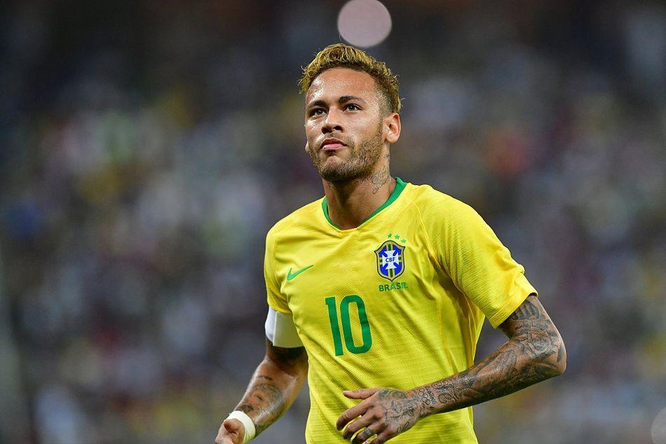 湖人赢球！詹姆斯关键时刻攻防一体！连得10分、绝杀抢断！（湖人取胜！詹姆斯生死时刻攻防统治，连拿10分+绝杀抢断锁定胜局）