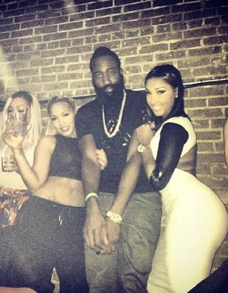 詹姆斯关键时刻稳住节奏（生死时刻詹姆斯掌控比赛节奏）