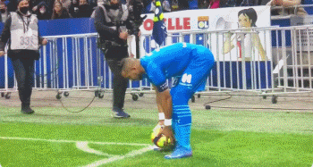 环球足球奖年度最佳教练候选：恩里克、斯洛特、弗里克在列