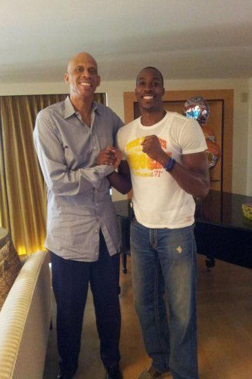 NBA焦点战：湖人主场逆转掘金,（NBA重头戏：湖人在主场逆转掘金）