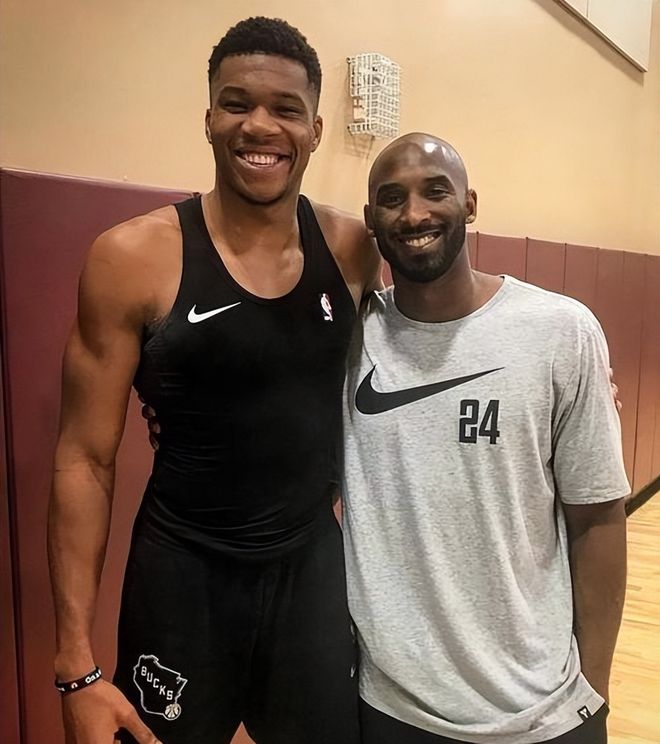 阿德里亚诺：感谢球迷还称我为皇帝；伊布是我合作过最强队友（阿德里亚诺：感谢球迷仍称我皇帝，伊布是我合作过最强的队友）