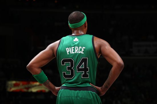 法比奥一家观看《疯狂动物城2》：爆米花加电影时间永不缺席（法比奥一家相约《疯狂动物城2》：爆米花相伴，家庭观影时光从未缺席）