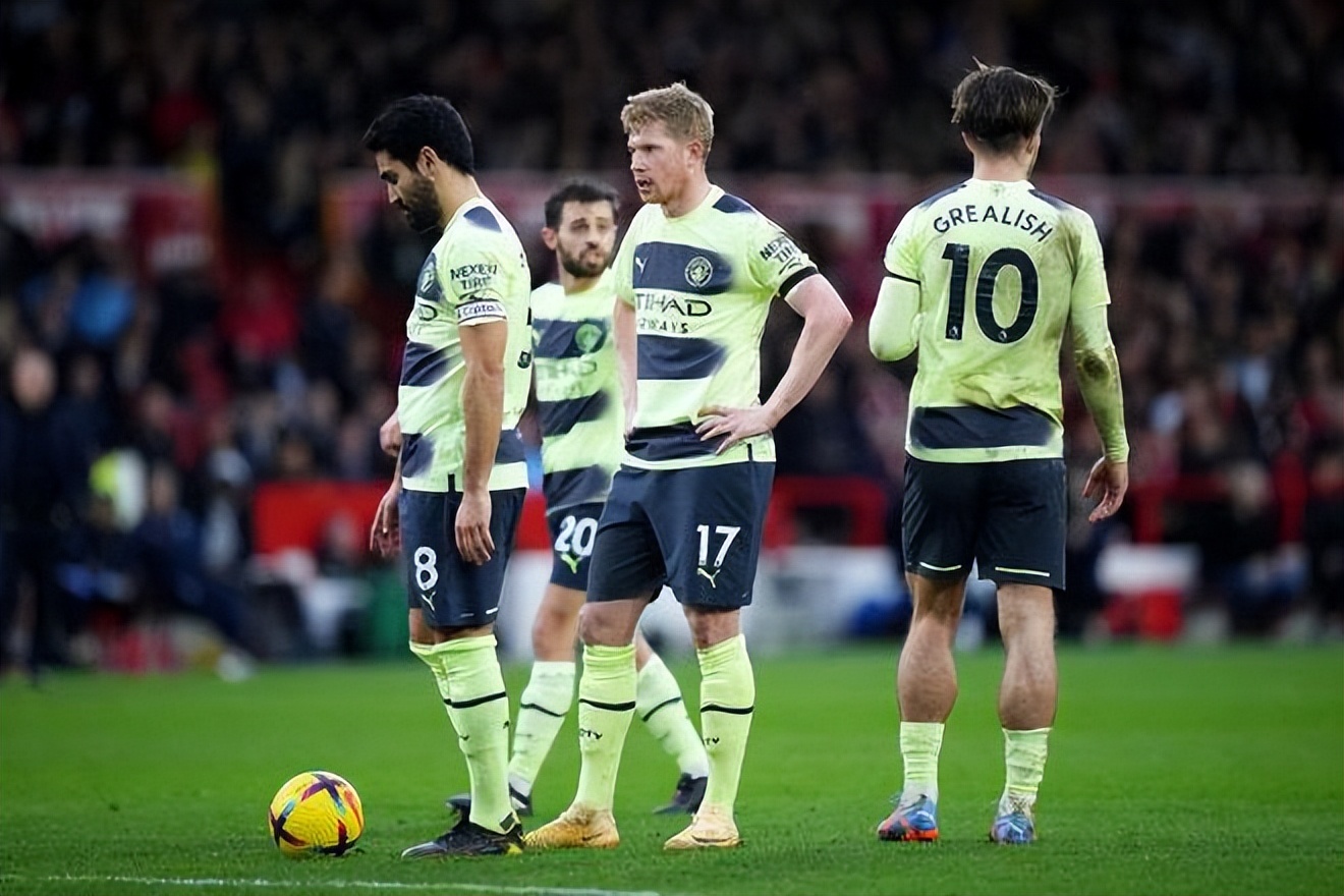 皇马近5场西甲1胜3平1负丢掉9分，从领先巴萨5分到落后4分（近5轮西甲皇马仅取1胜3平1负，痛失9分，领先巴萨5分变为落后4分）