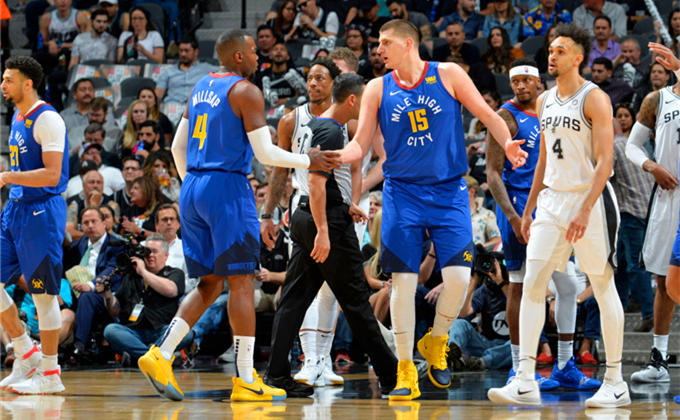 战绩碾压！拜仁主场对美因茨8连胜，得失球40-7（拜仁主场对美因茨豪取八连胜，40比7得失球尽显统治级优势）