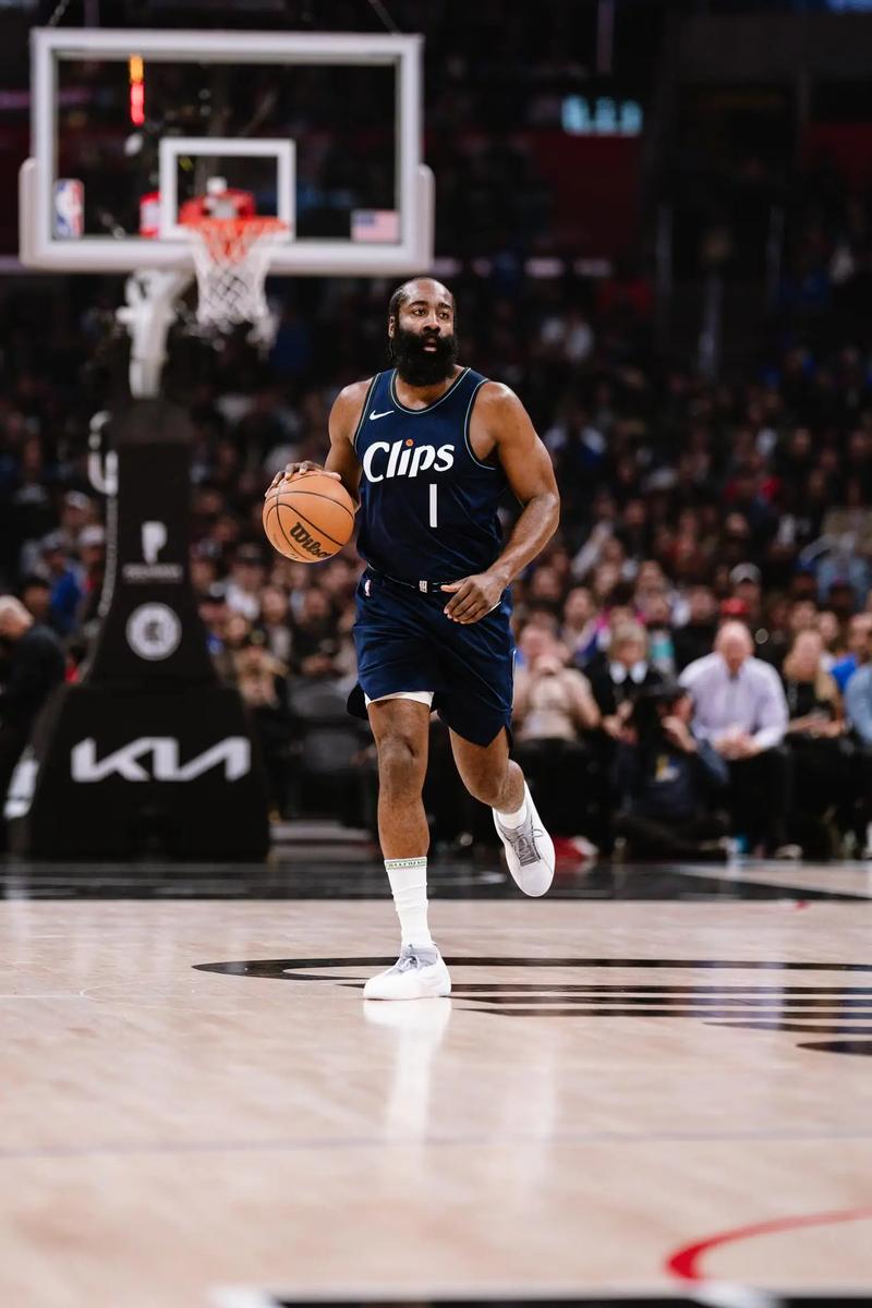 布兰特：再次在欧冠进四球说明兆头不错，我们必须继续前进（布兰特：欧冠再斩四球是积极信号，我们要继续向前）