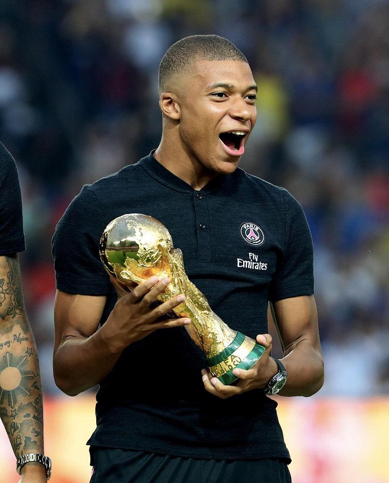 快船对阵独行侠三连败，独行侠逆转取胜，弗拉格创历史纪录。（独行侠逆转击败快船，送其交锋三连败，弗拉格书写历史纪录）