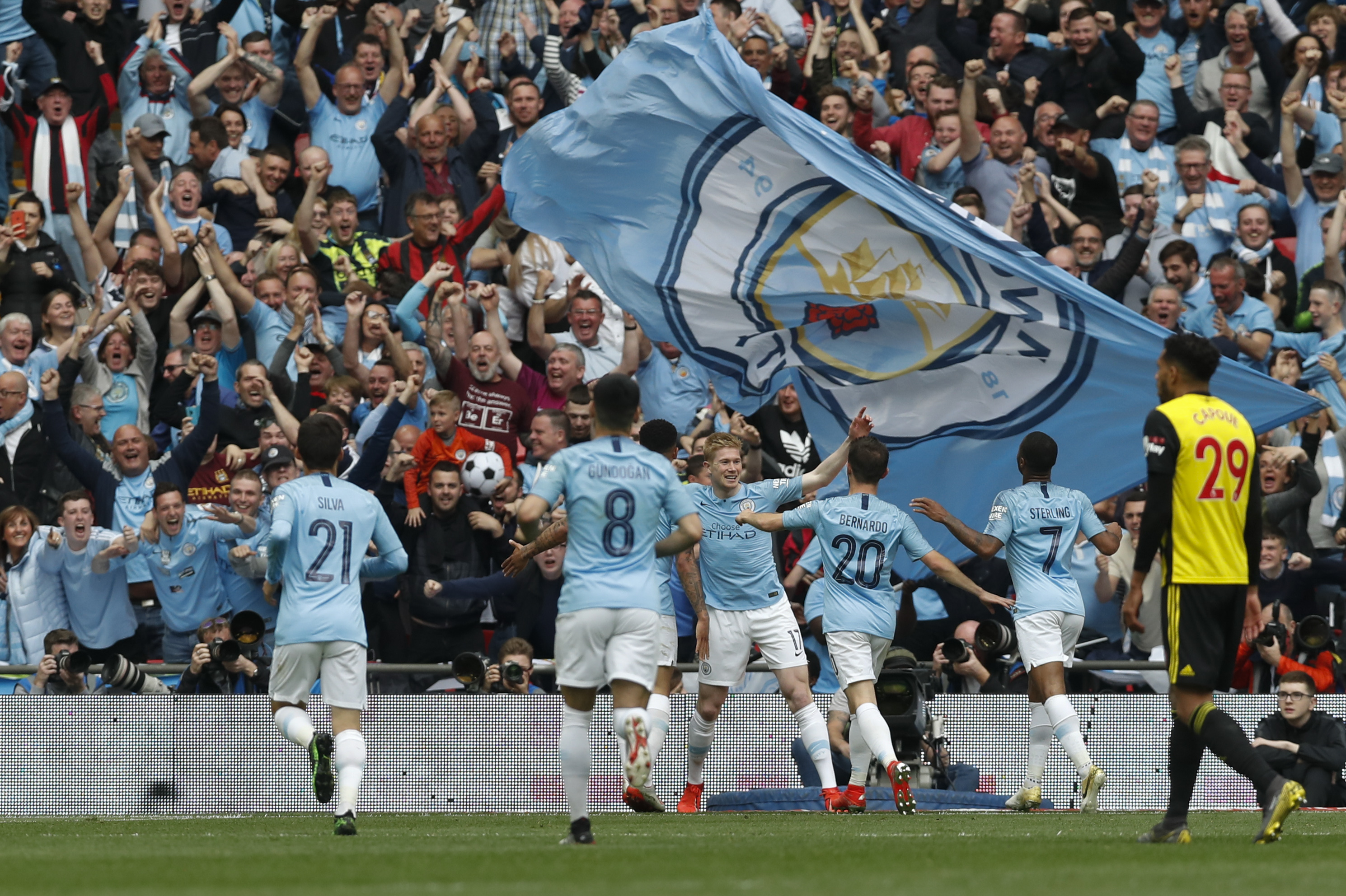 李镇全：战越南下半场我们出现了体能问题；踢韩国要全力以赴（李镇全：战越南后45分钟体能下滑；对阵韩国将拼尽全力）