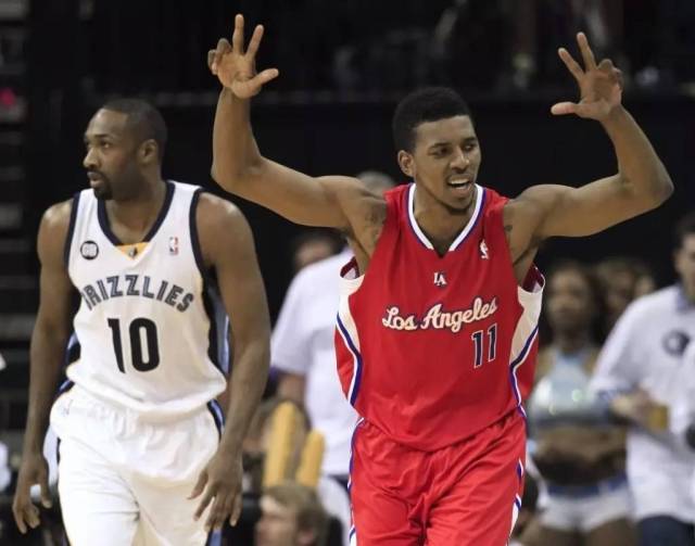 沪媒：柔佛48次射门无法叩开海港大门，替补门将陈威一战封神（沪媒：柔佛48脚轰门仍无解，海港替补门将陈威神勇一战成名）