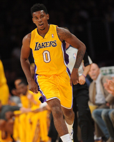 记者：因球迷投掷杂物，塞维主场被罚部分关闭三场且罚款4.5万欧（记者：球迷投掷杂物致塞维主场遭罚部分关闭3场并罚4.5万欧）