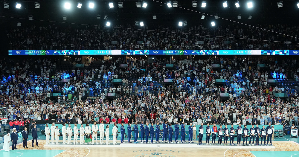 国乒多人香港街头行！王曼昱大笑露齿：8连胜张本美和国乒唯一（国乒众将香港街头漫步！王曼昱笑露齿，对张本美和豪取8连胜成队内唯一）