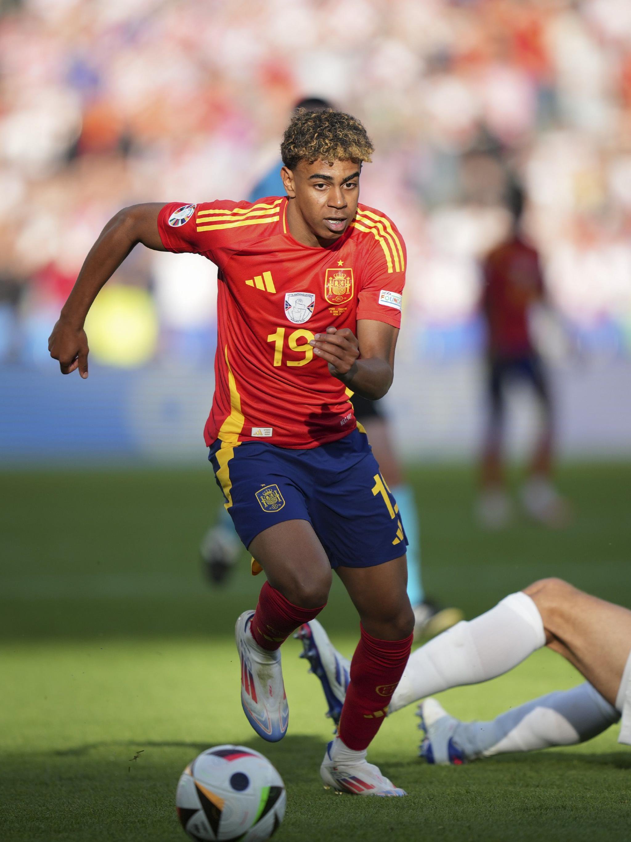 美记：快船没明确提到要裁掉保罗，可能等12月15日后再交易他（美媒：快船未明确要裁保罗 或将等12月15日后再寻交易）