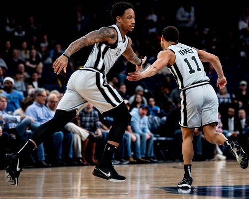 看国米的球也就从11／12赛季开始，最开始一直用...（我从11／12赛季才开始看国米，最初一直用...）